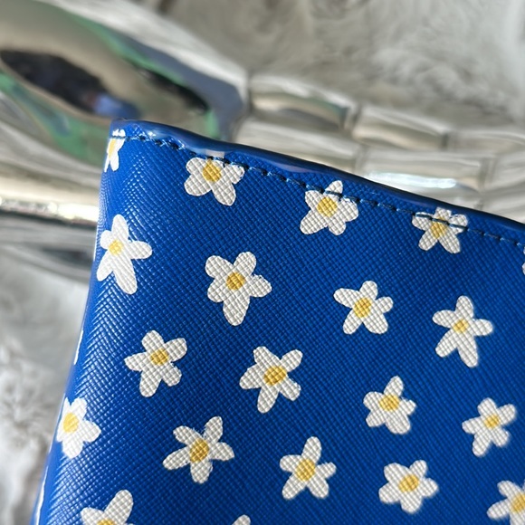 🦋Larroude Erin Clutch🦋 - Picture 15 of 16